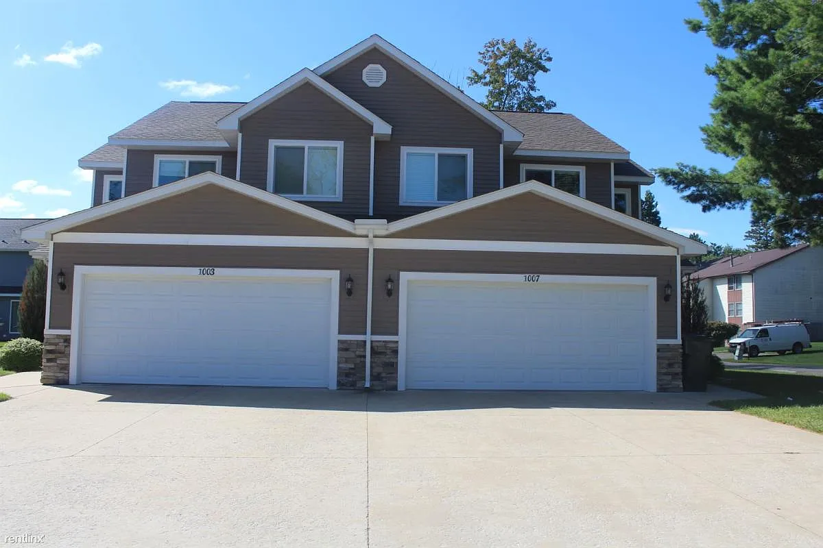 3 bed, 2.5 bath, 1790 sqft, $1,699 — Photo 1
