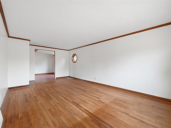 5th image of 912 Rita Dr