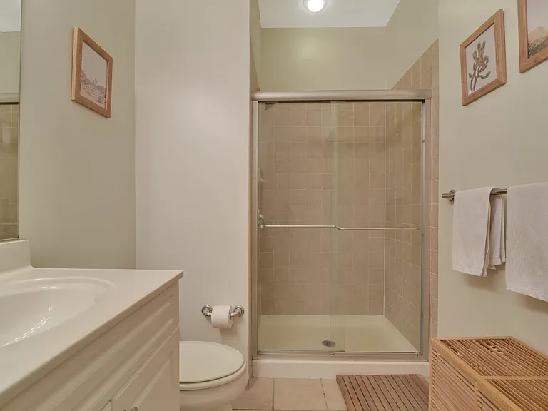 1300 Grand St #417 — Photo 21