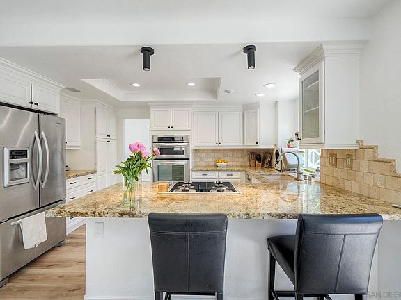 3rd image of 15887 Hidden Valley Dr