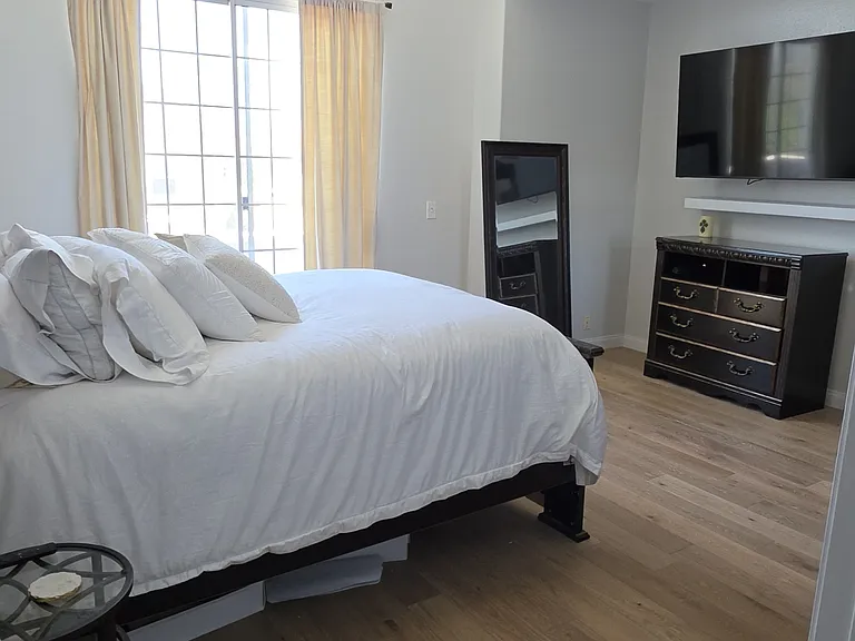 1076 S Orange Grove Ave #1 — Photo 18