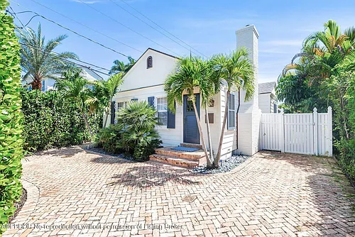 231 Cocoanut Row Photo 1
