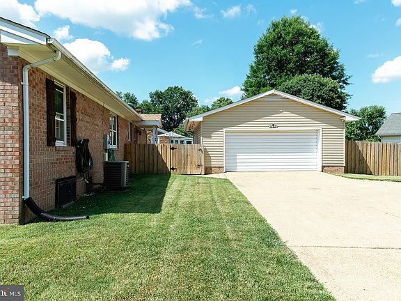 4th image of 317 Beechnut St