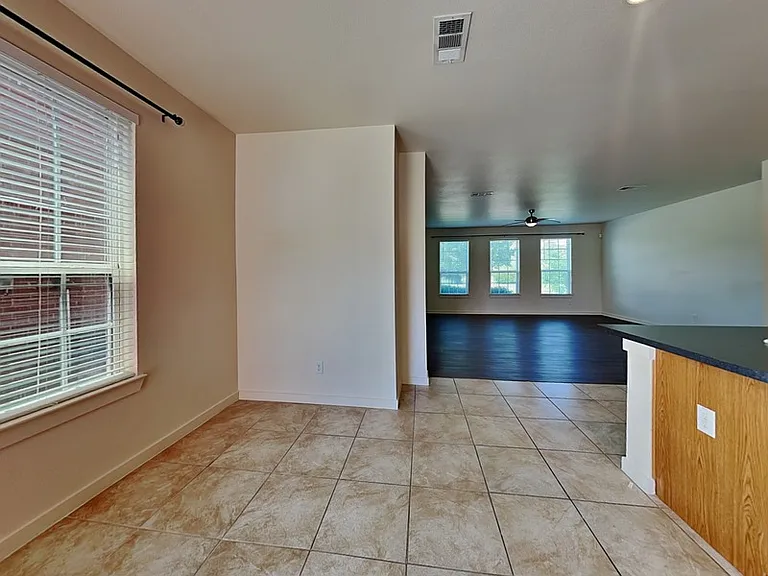 821 Jamie Dr — Photo 6
