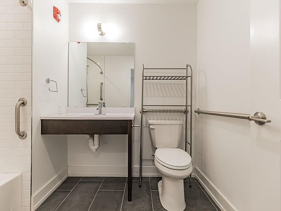 3rd image of 1633 Poplar St #207