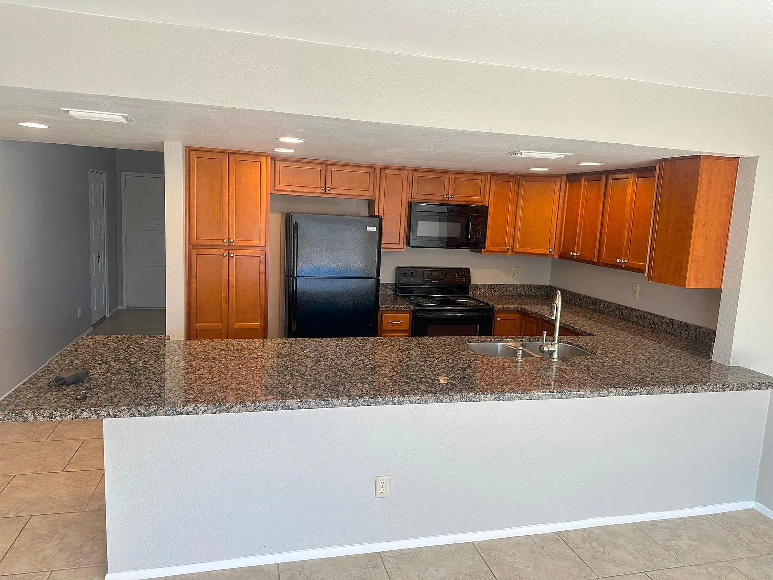 2 bed, 1216 sqft, $2,220 — Photo 2
