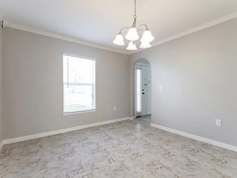 2902 Elbib Dr — Photo 4