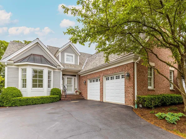 145 S Bradford Ct, Lake Forest, IL 60045