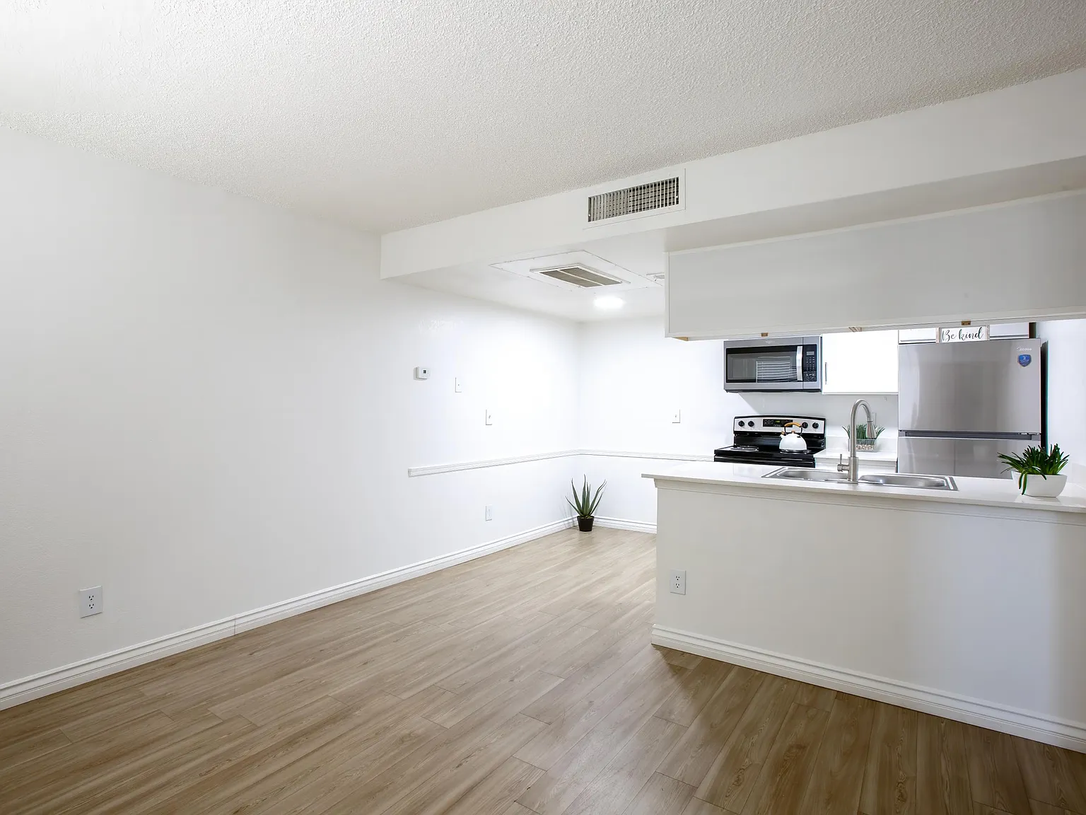 La Primera at Green Valley — Photo 1