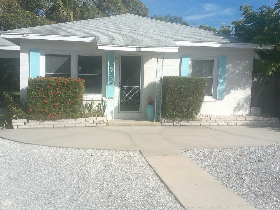 1st image of 221 Grant Dr