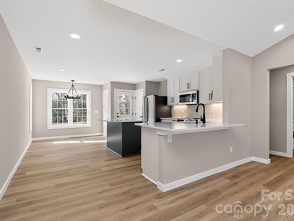 5th image of 640 Union Cemetery Rd