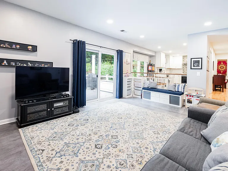 9843 Campbell Dr — Photo 17