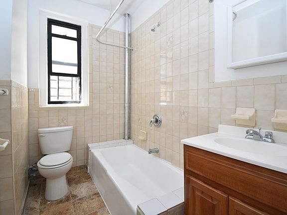 4th image of 2322 Loring Pl N #2B