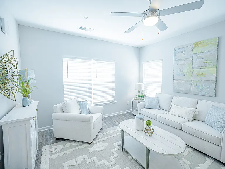 Grand Oaks Apartments — Photo 14