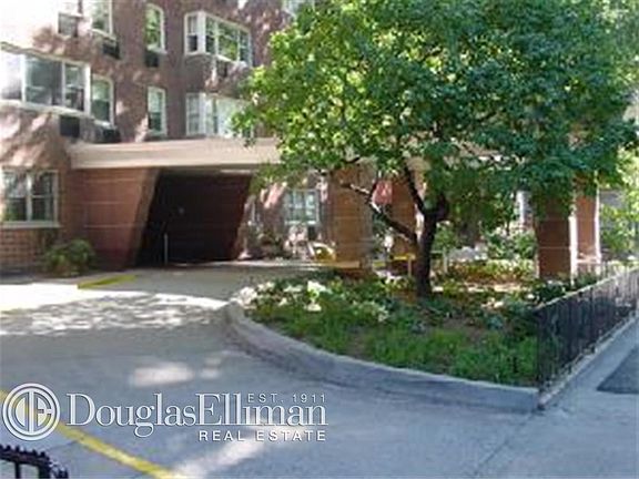 5th image of 345 W 58th St APT 15A