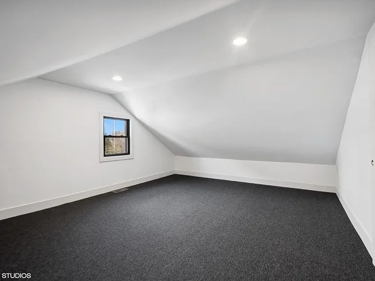 1114 W Grand Ave — Photo 9