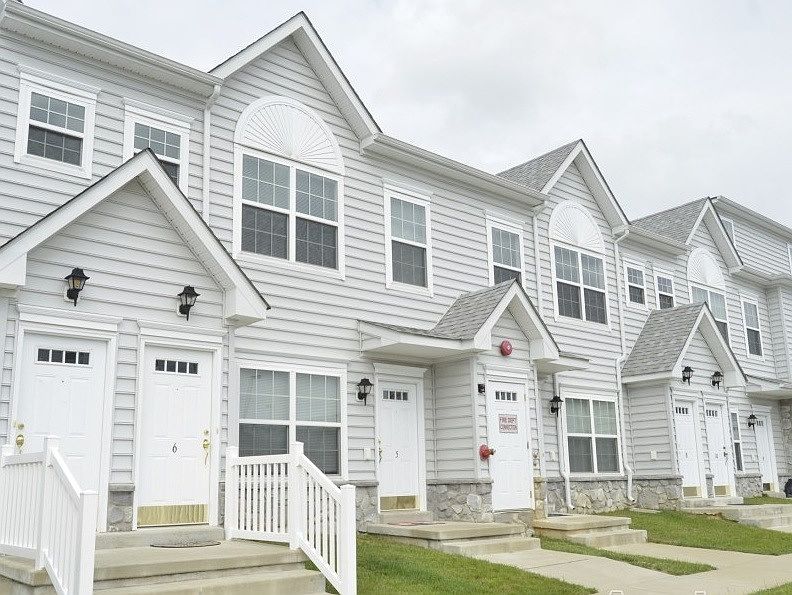 1st image of 14 Malvern Ln APT 3