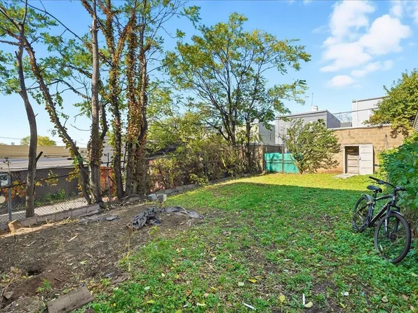 168 Carlton Avenue image 24 of 25