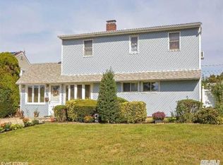 51 Friendly Rd, Hicksville, NY 11801