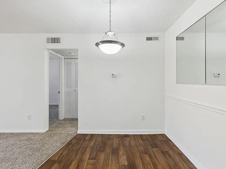Fairway Club Apartments — Photo 28