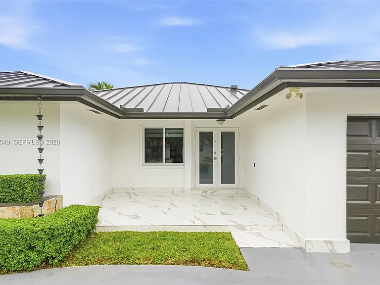 881 NW 133rd Ave — Photo 3