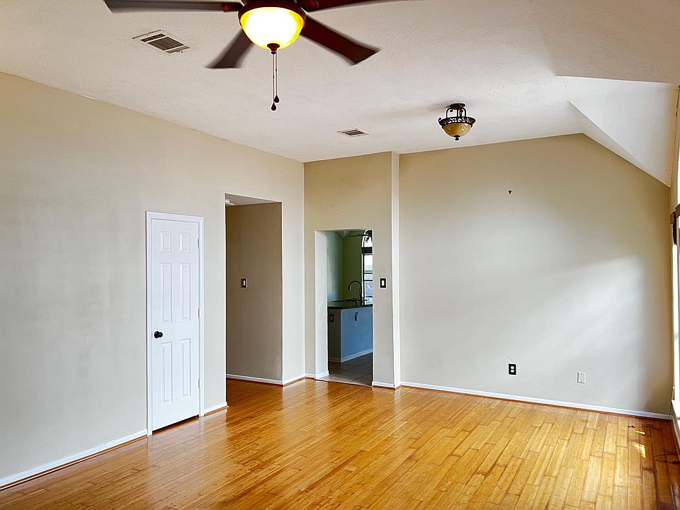 1st image of 130 Skycrest Dr