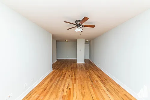 430 W Barry Ave Photo 1