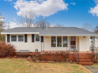 1007 W Jackson St, Mayodan, NC 27027