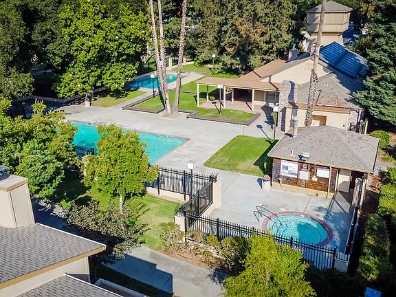 3rd image of 1092 Norfolk Dr