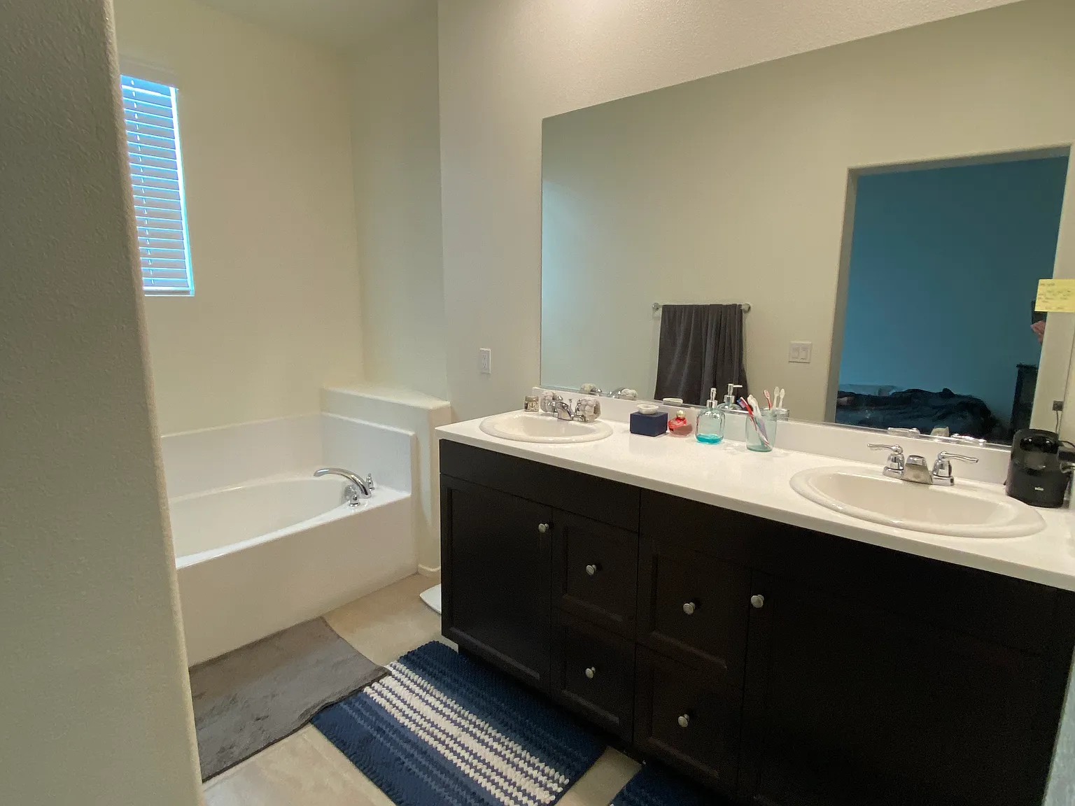 3 bed, 2.5 bath, 1527 sqft, $2,800 — Photo 3