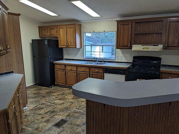 4th image of 2210 W James Lee Blvd