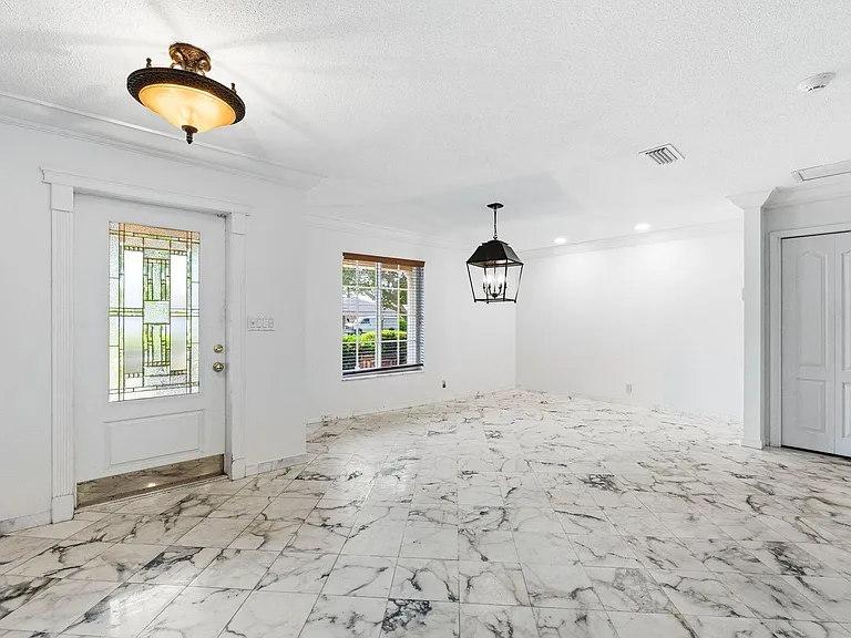 7221 SW 7th St — Photo 2