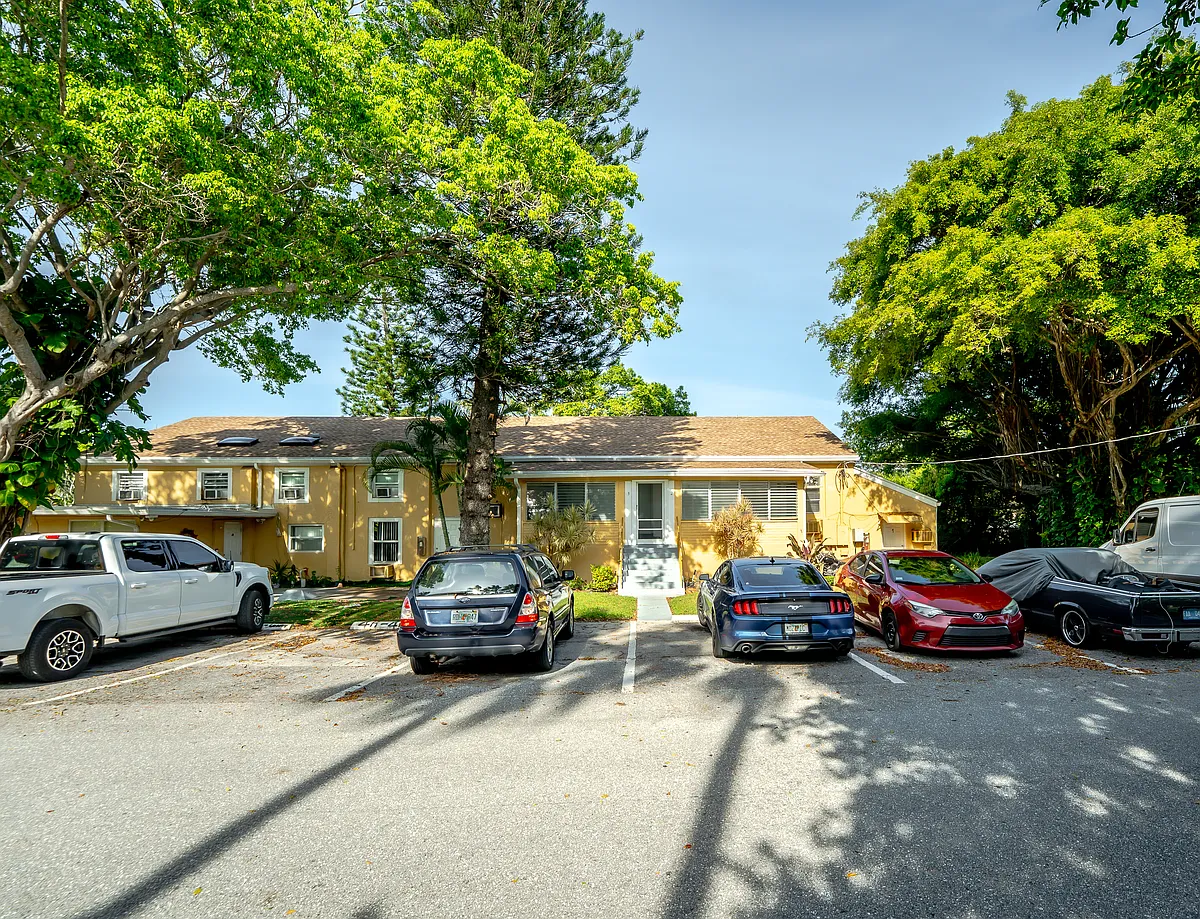 Building Photo - 3763 NW 4th Ave #5