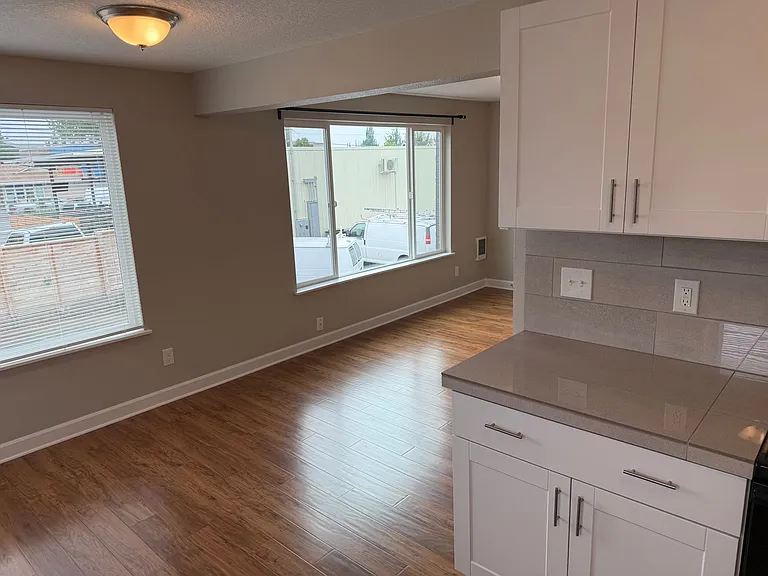 MAC CITY APARTMENTS — Photo 19