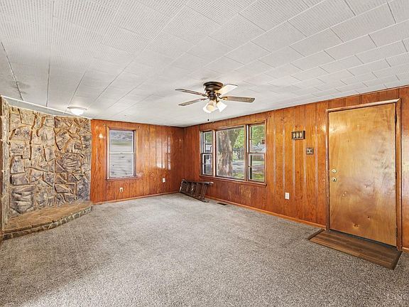 3rd image of 303 Brown St