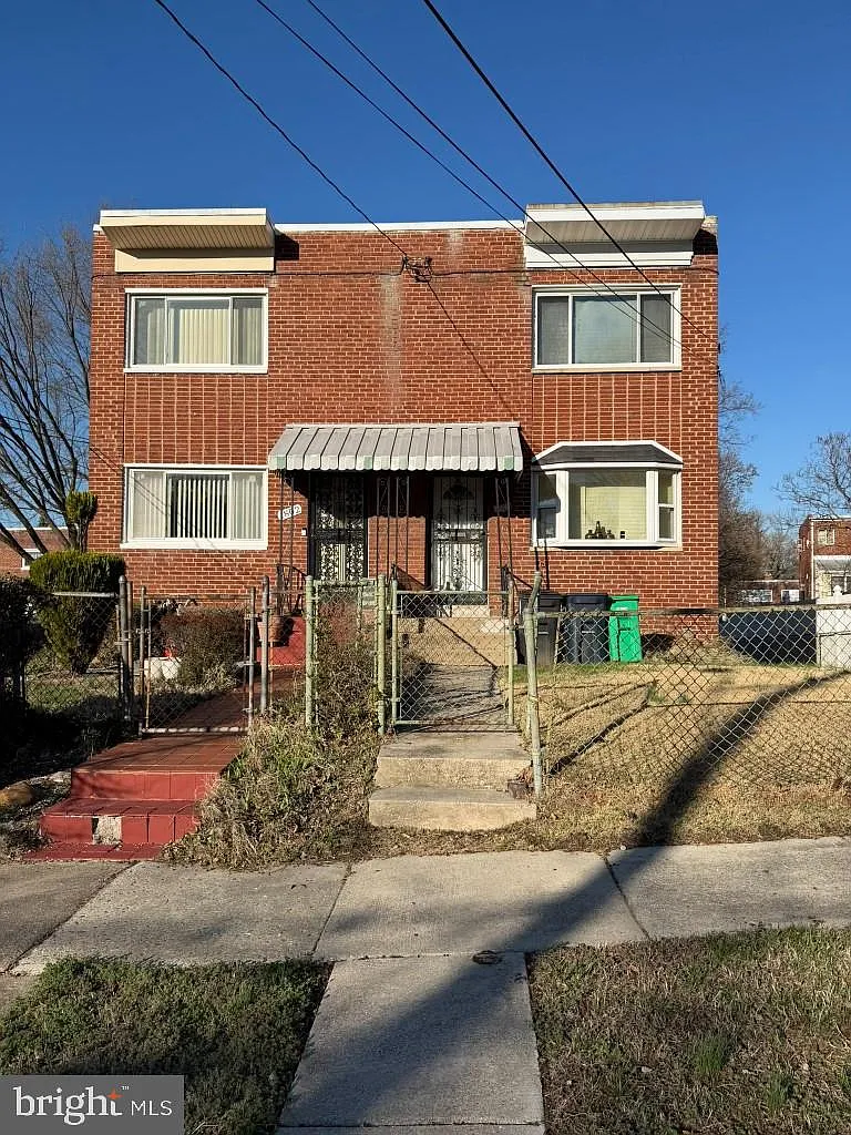 1804 Longfellow St photo 1
