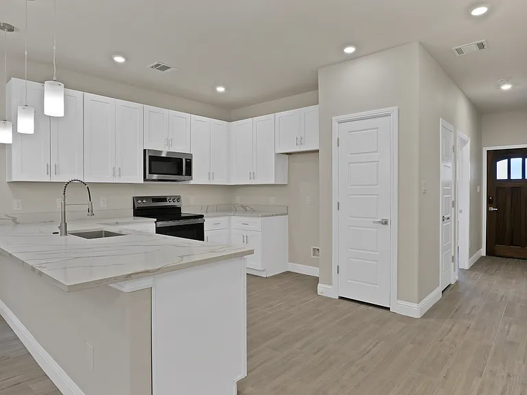 5619 Barkridge Dr — Photo 10
