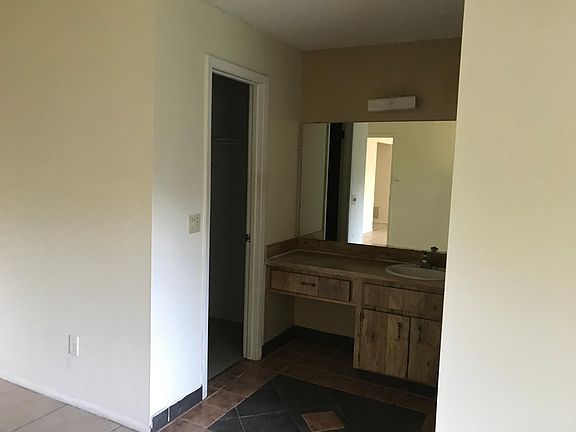 4th image of 1830 Deanna Dr