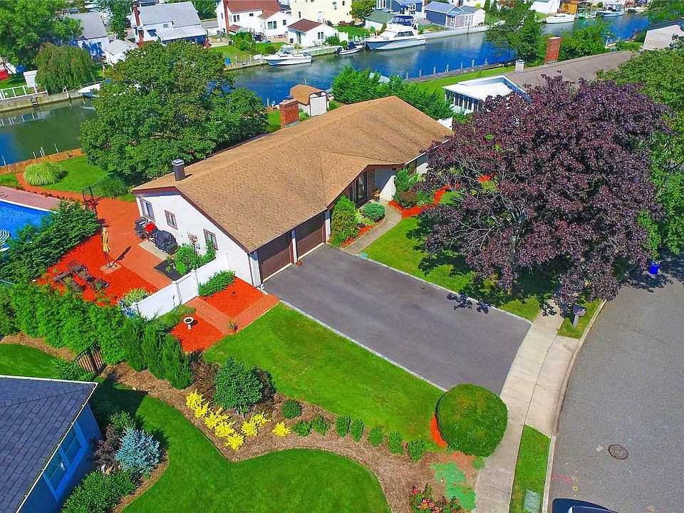 1st image of 12 Dolphin Ln W