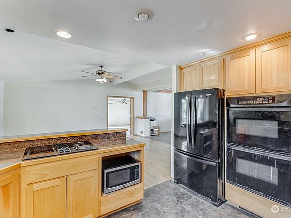 5th image of 18718 2nd Avenue E