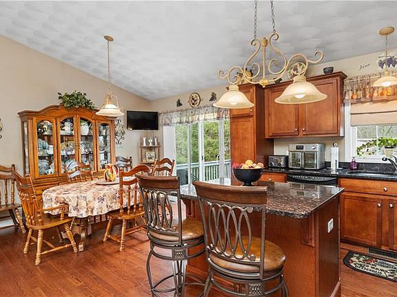 3rd image of 9 Kenneth Ave