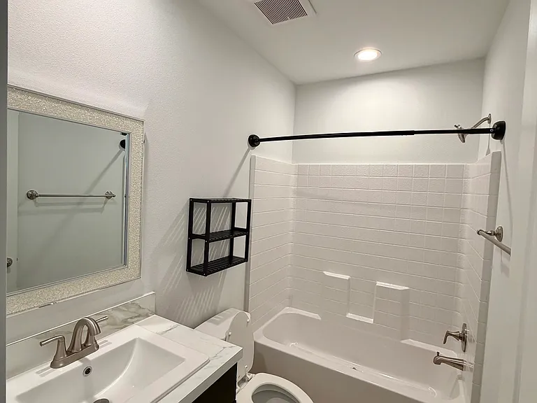 317 W 8th St #25 — Photo 37