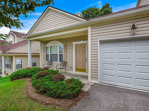 4th image of 385 Huff Heritage Ln