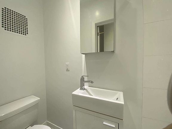 5th image of 232 E 77th St #2C