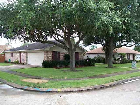 3rd image of 3163 Crest Dr