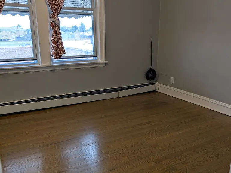 7041 W Addison St #2R — Photo 6