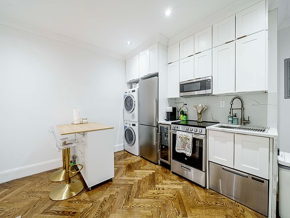 3rd image of 162 W 13th St APT 21