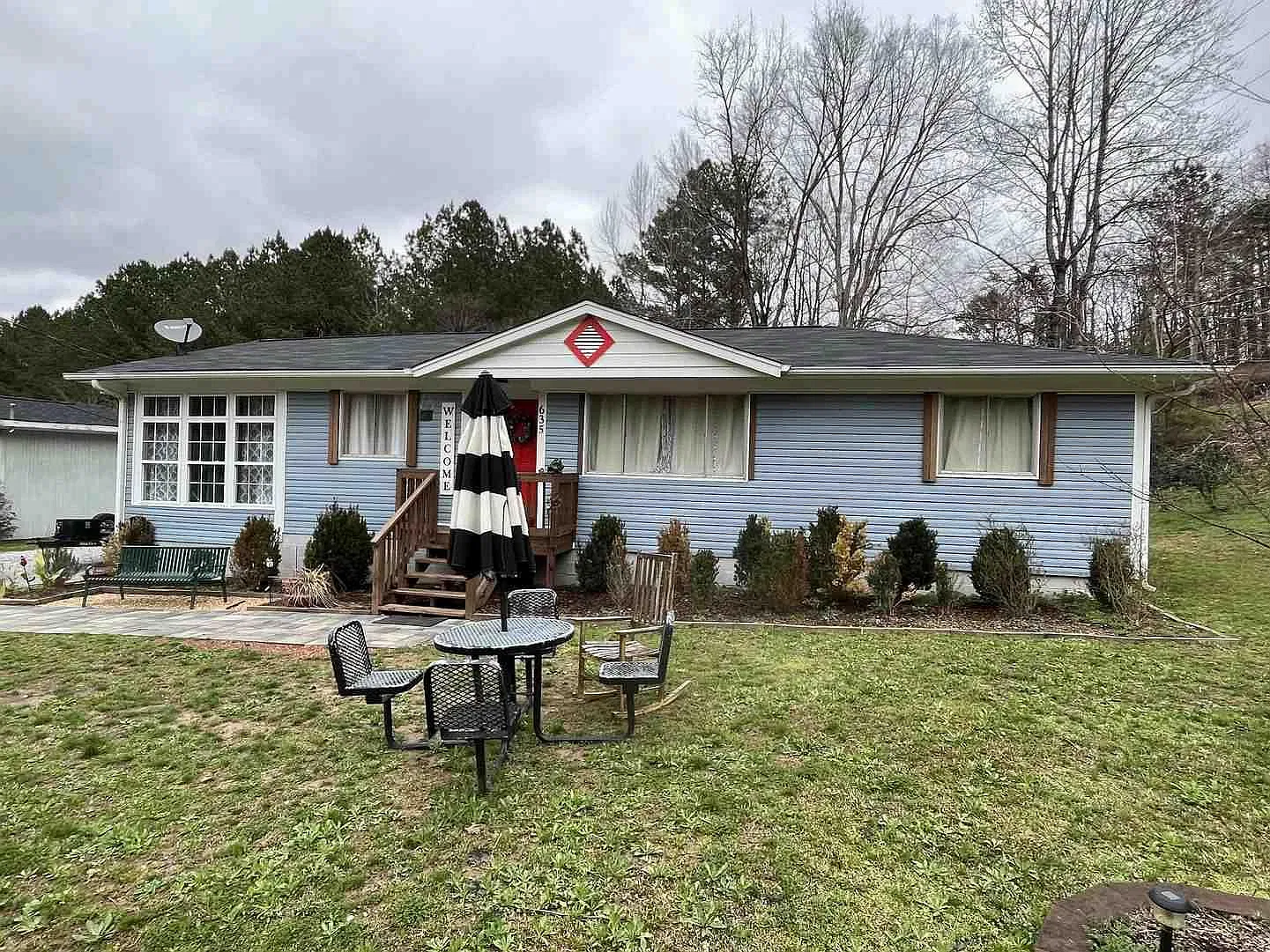 3 bed, 1350 sqft, $1,600 — Photo 1