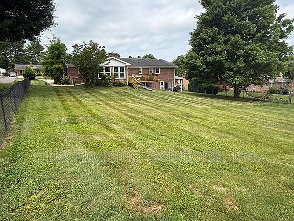 3rd image of 820 N 16th St