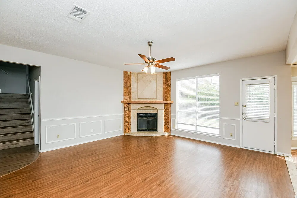 5 bed, 3.0 bath, 2116 sqft, $2,605 — Photo 4